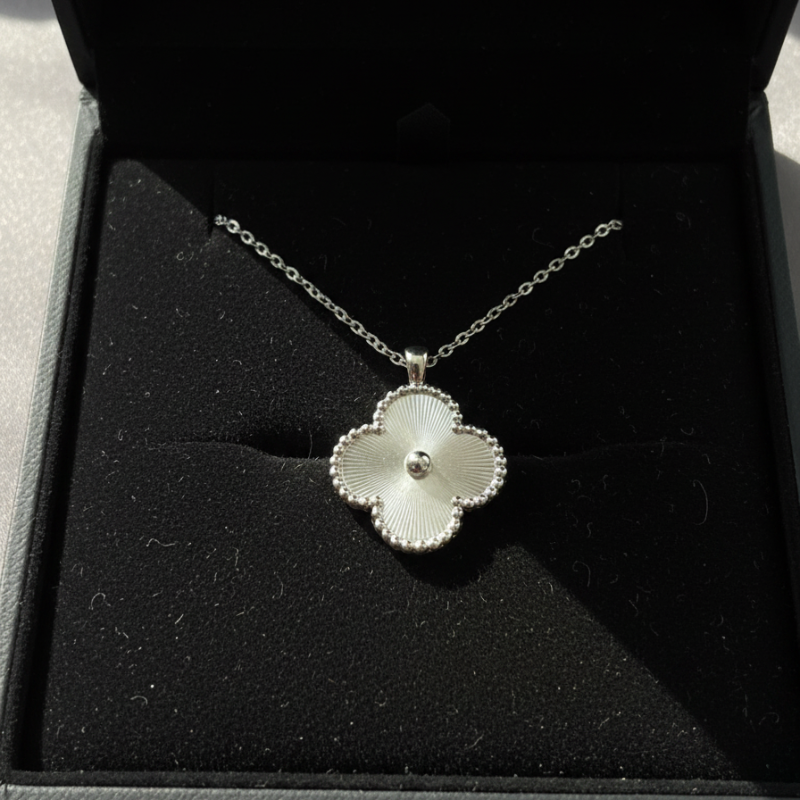 Collier Pendentif Fleur 4 Pétales