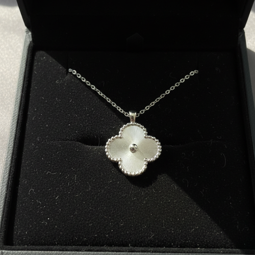 Collier Pendentif Fleur 4 Pétales